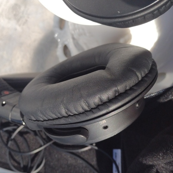 - Sony Black Wireless Headphones MDR-ZX750BN NWOT - Picture 3 of 3